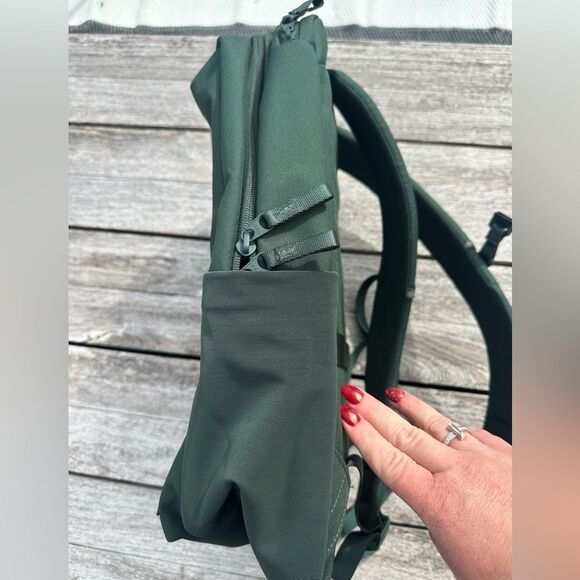 Lululemon Double-Zip Backpack 22L- Legacy Green/Grey Eucalyptus NWT laptop bag - Picture 3 of 13